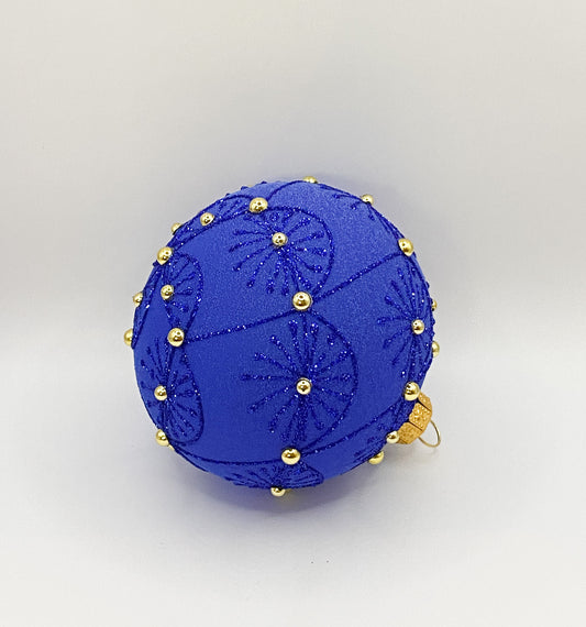 Kugel samtenes Blau mit goldenen Schmucksteinen