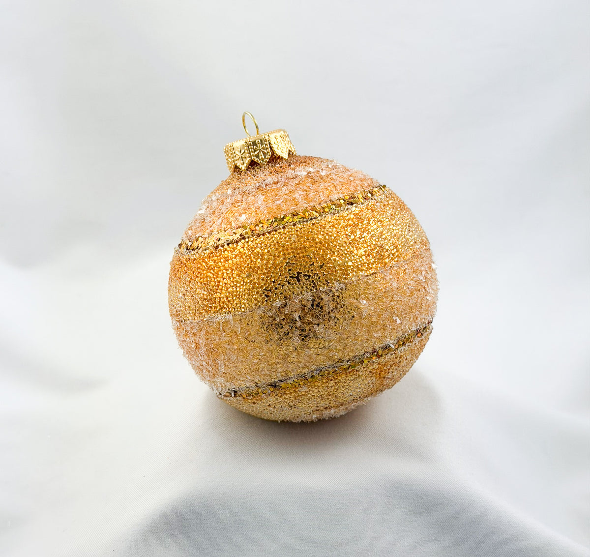 Kugel mit goldenem Glitzer-Dekor