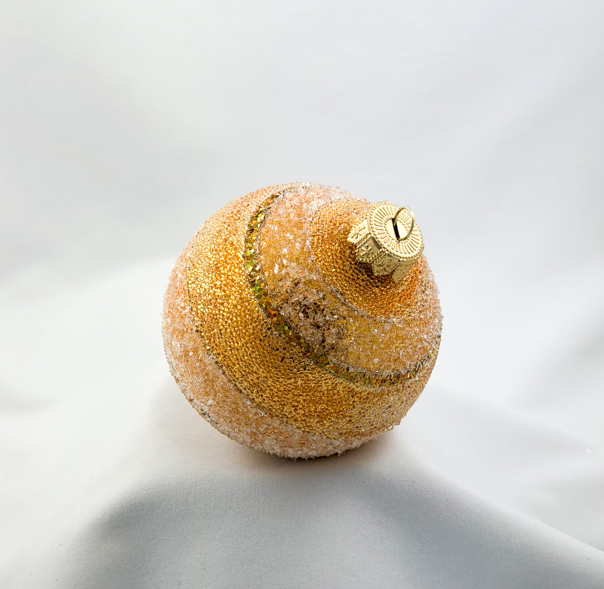 Kugel mit goldenem Glitzer-Dekor
