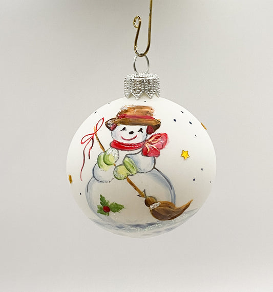 Kugel Schneemann mit Besen und rotem Schal