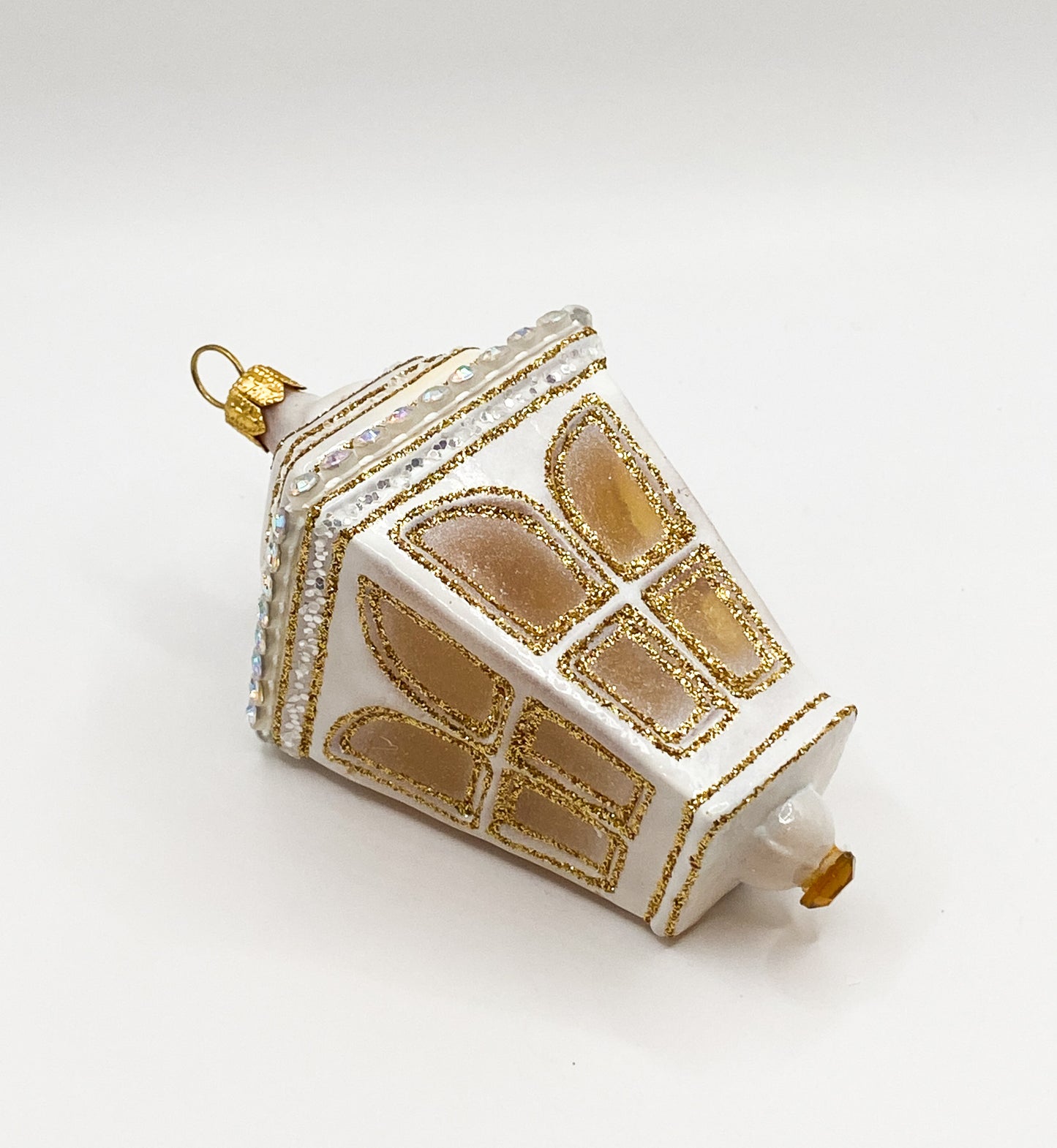 Weisse Laterne mit Glitzer-Schmucksteinen