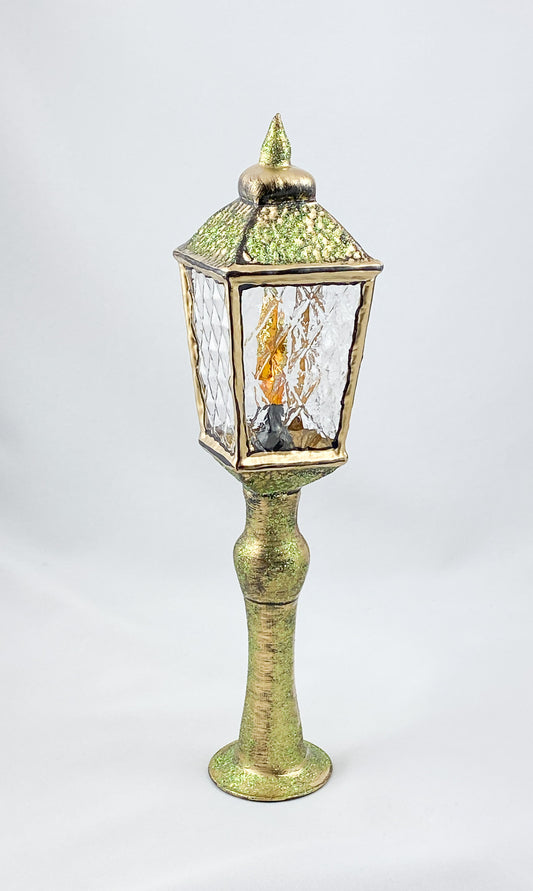 Grosse goldene Laterne mit Kerze zum Stellen