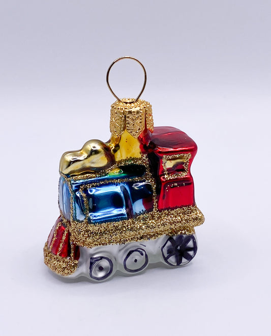 Kleine bunte Lokomotive mit blauem Führerstand