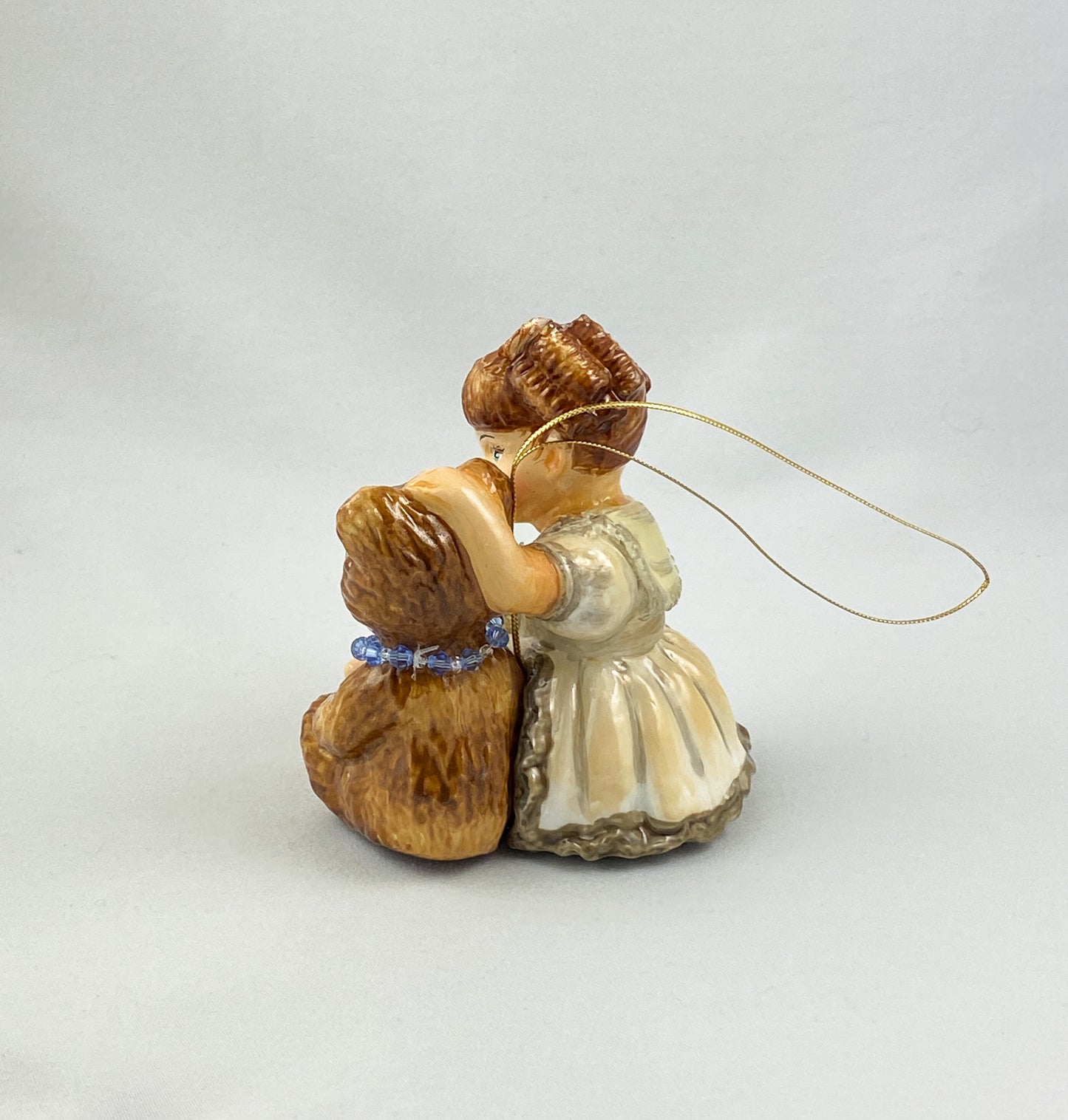 The little girl tells the teddy bear a story AtlasArt