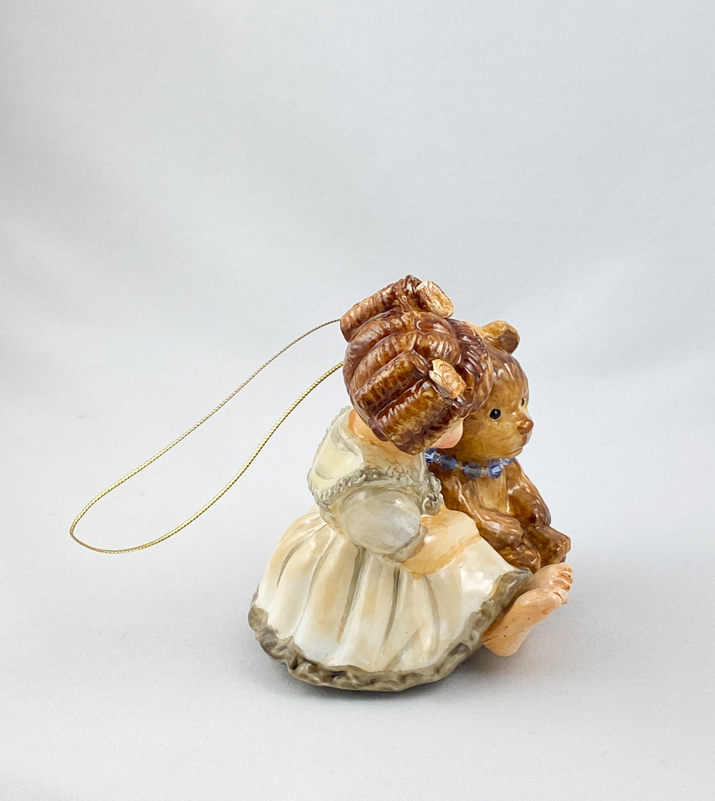 The little girl tells the teddy bear a story AtlasArt