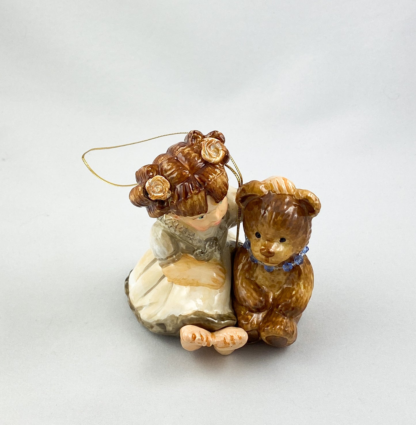 The little girl tells the teddy bear a story AtlasArt