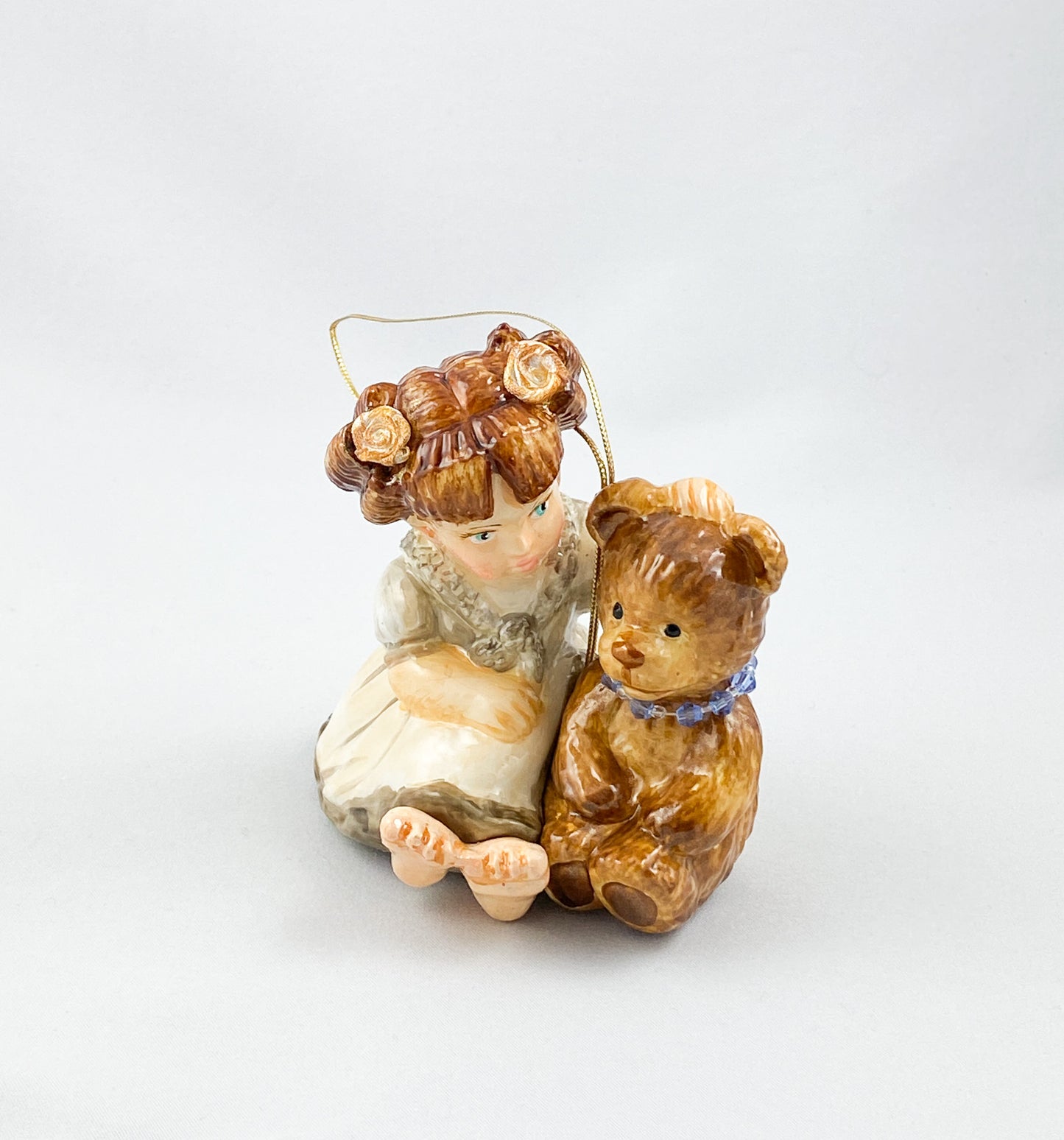 The little girl tells the teddy bear a story AtlasArt