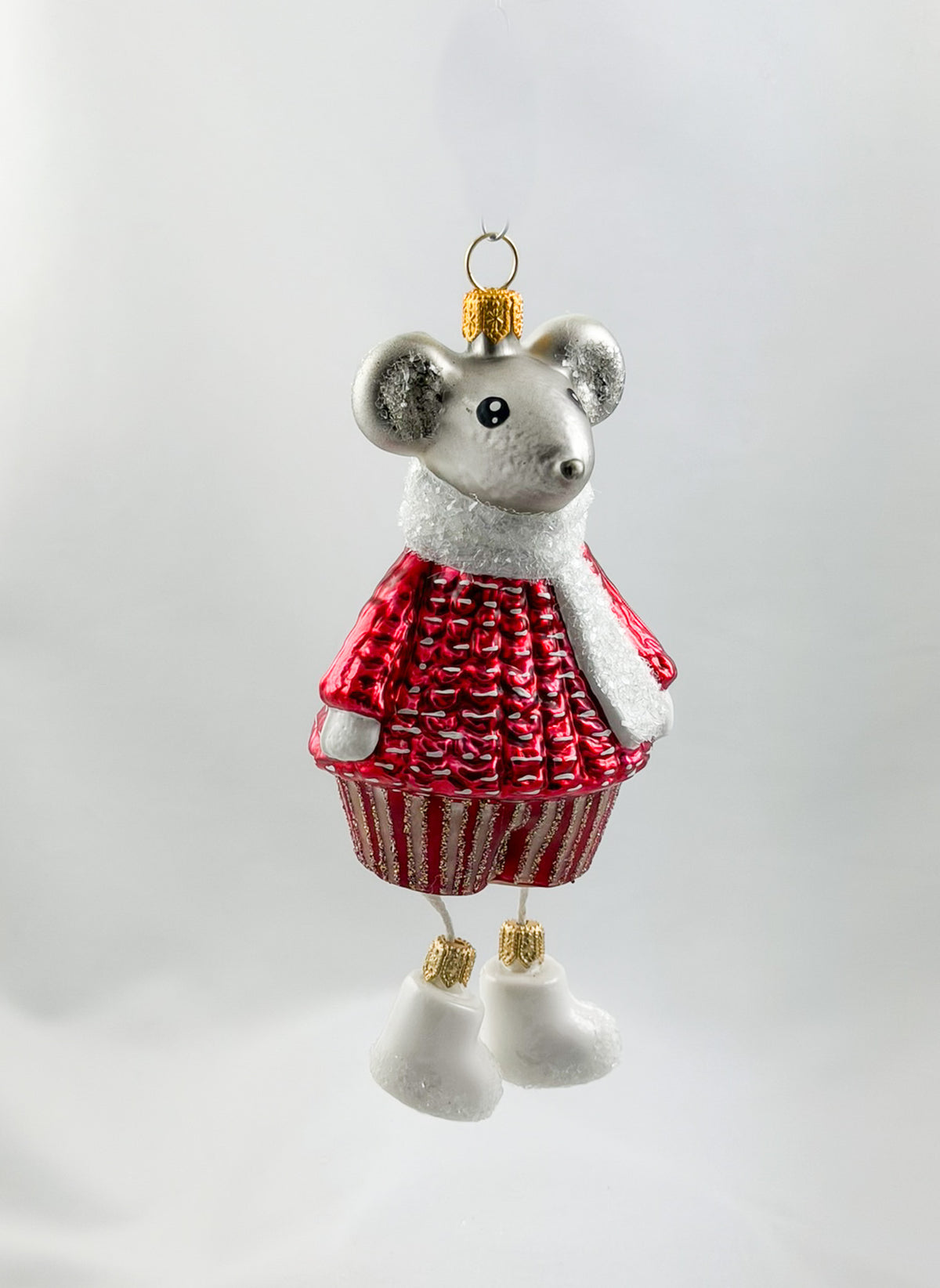 Maus-Junge im roten Pullover