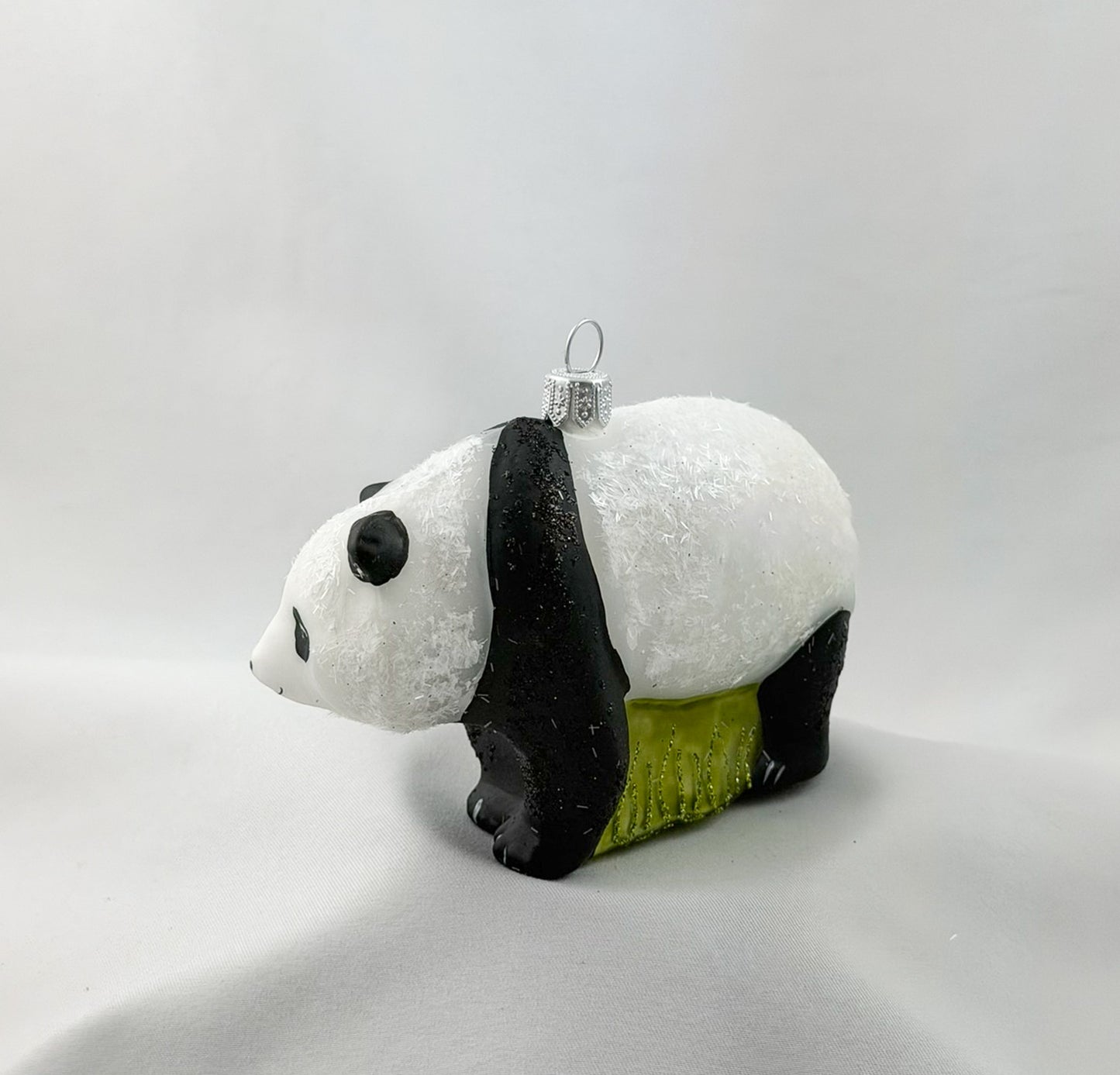 Stehender Panda-Bär