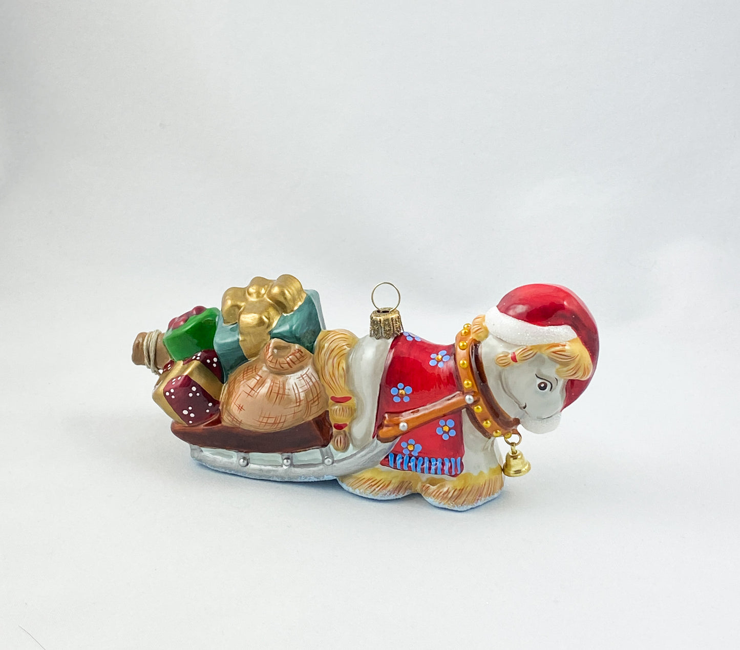 Pferdchen zieht den Schlitten mit den Geschenken AtlasArt