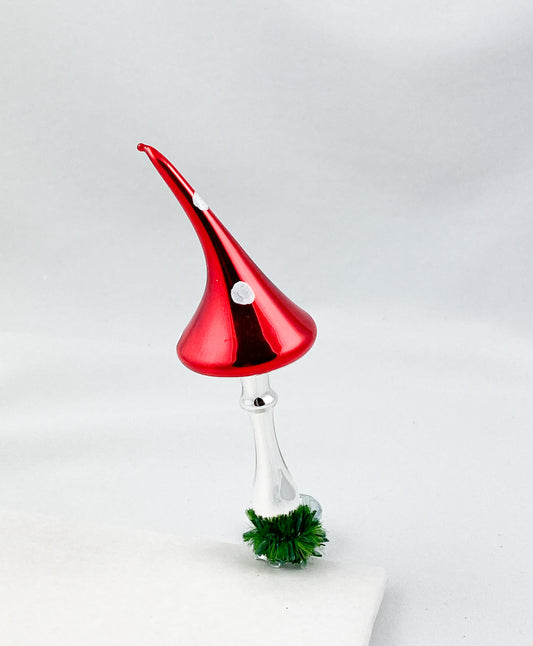 Fliegenpilz mit spitzem Hut auf Clip