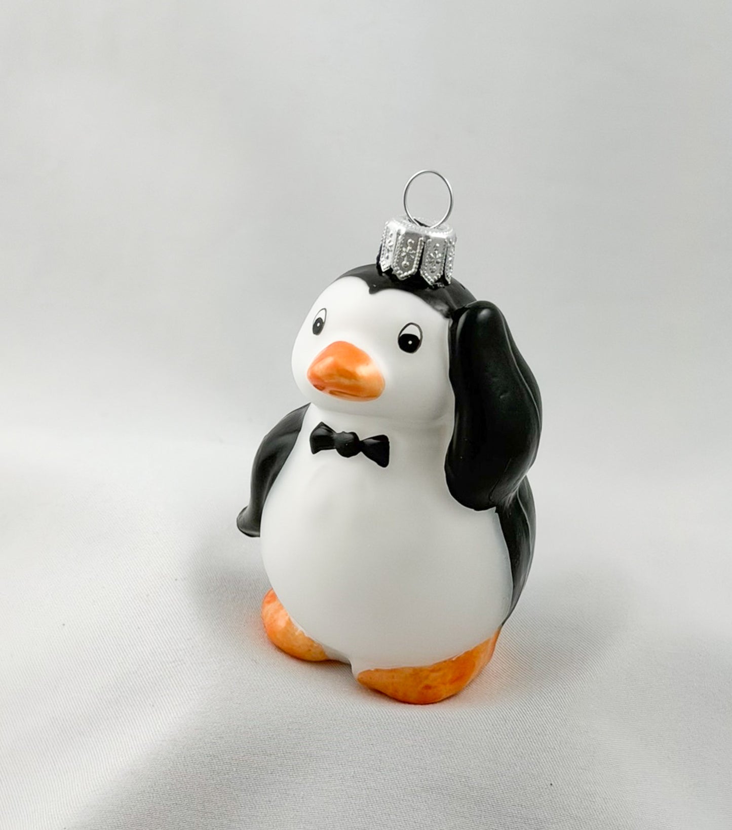 Süsser Pinguin mit schwarzer Fliege
