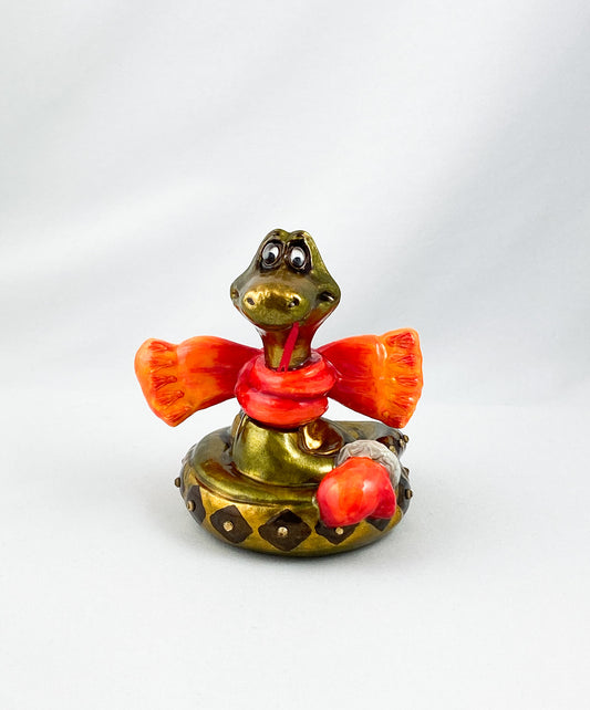Schlange mit orangem Schal, AtlasArt