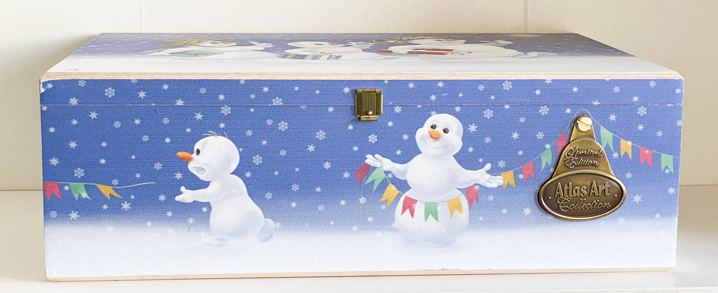 Mama Snowman and Papa Snowman bring the Christmas tree and toys, AtlasArt