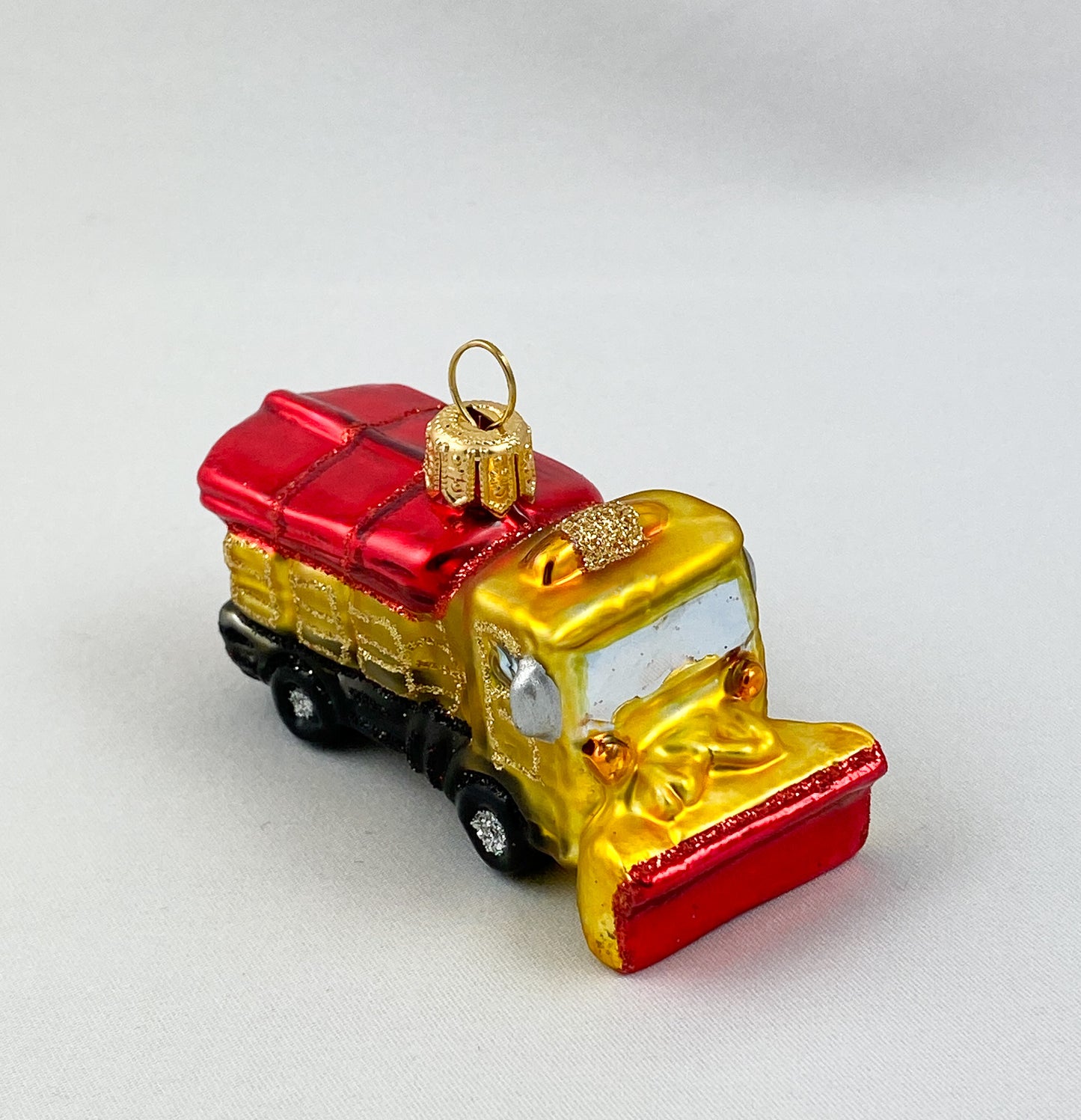 Schneepflug mit Salzwagen