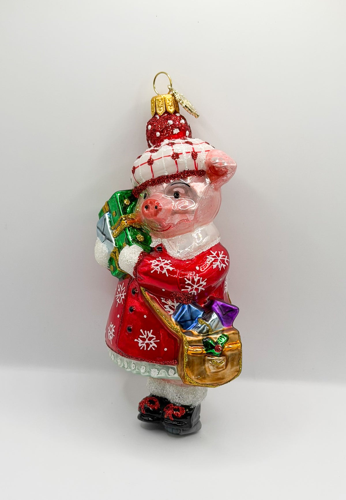 Schweinchen im Winterkleid bei den Weihnachts-Einkäufen