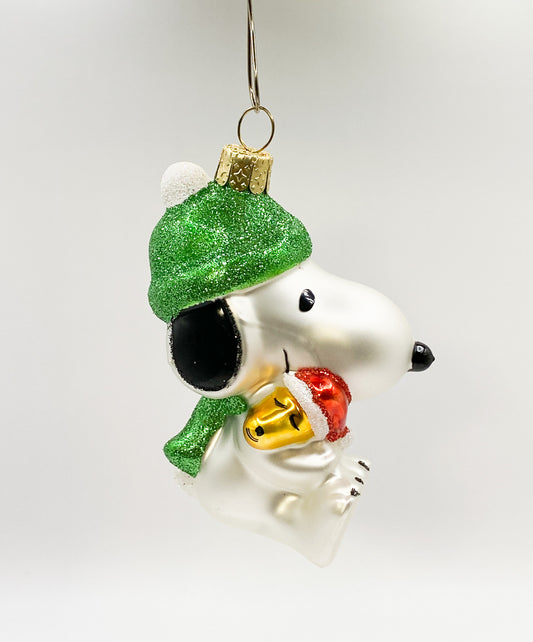 Snoopy is looking forward to Christmas together with Woodstock
