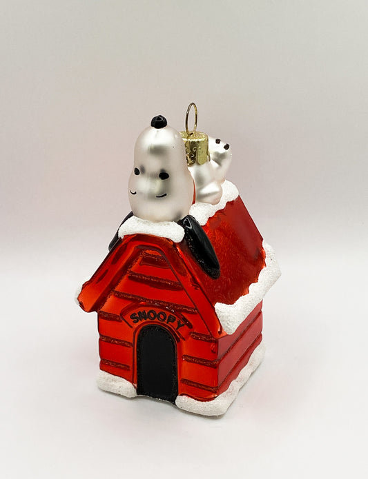 Snoopy lying on his doghouse