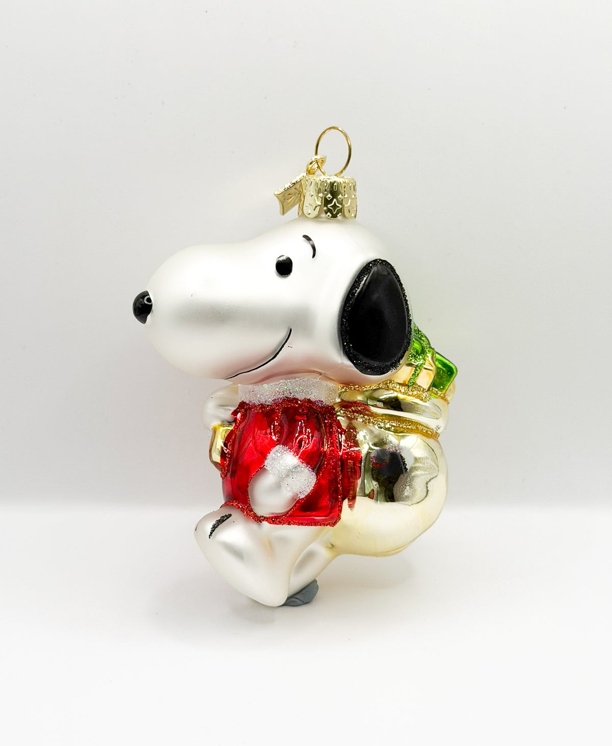 Snoopy hilft Santa Claus die Geschenke zu verteilen