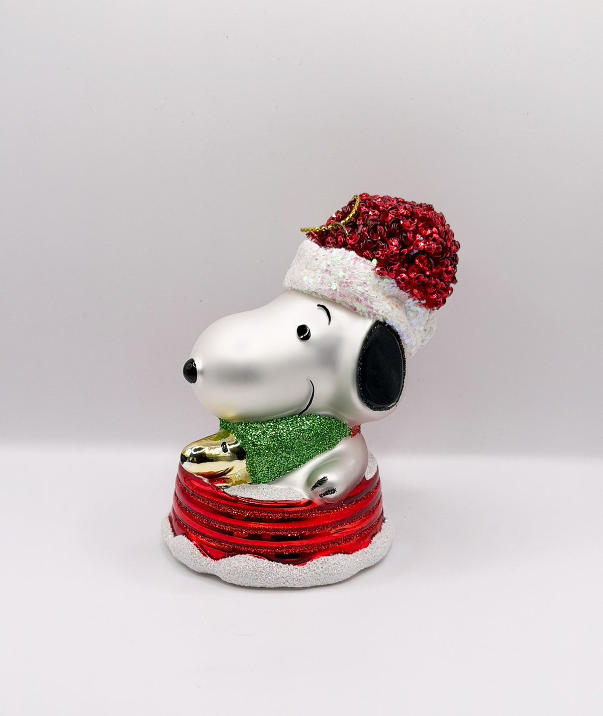 Snoopy macht zusammen mit Woodstock eine Schlittenfahrt