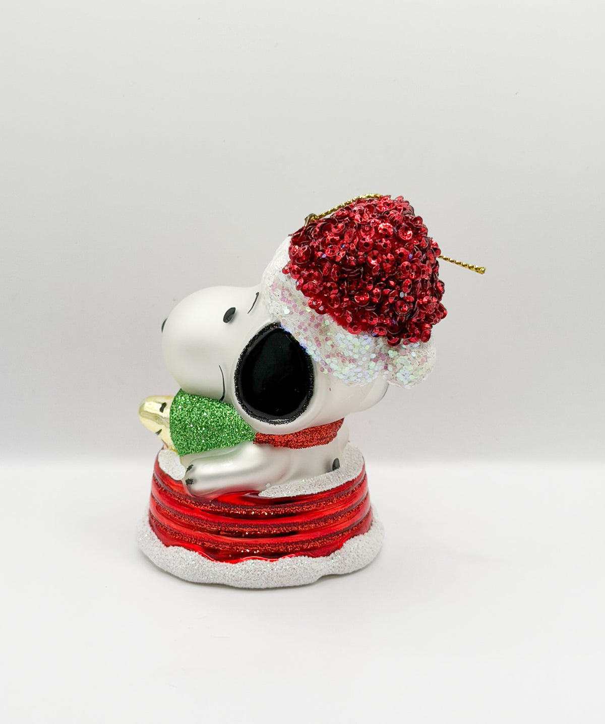 Snoopy macht zusammen mit Woodstock eine Schlittenfahrt