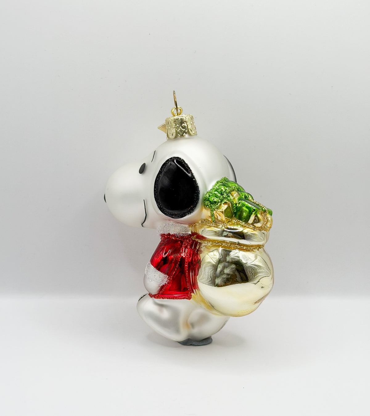 Snoopy hilft Santa Claus die Geschenke zu verteilen