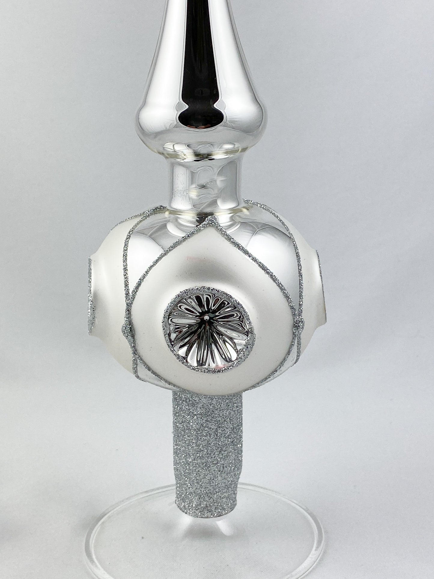 Silver Christmas tree topper with 4 reflex