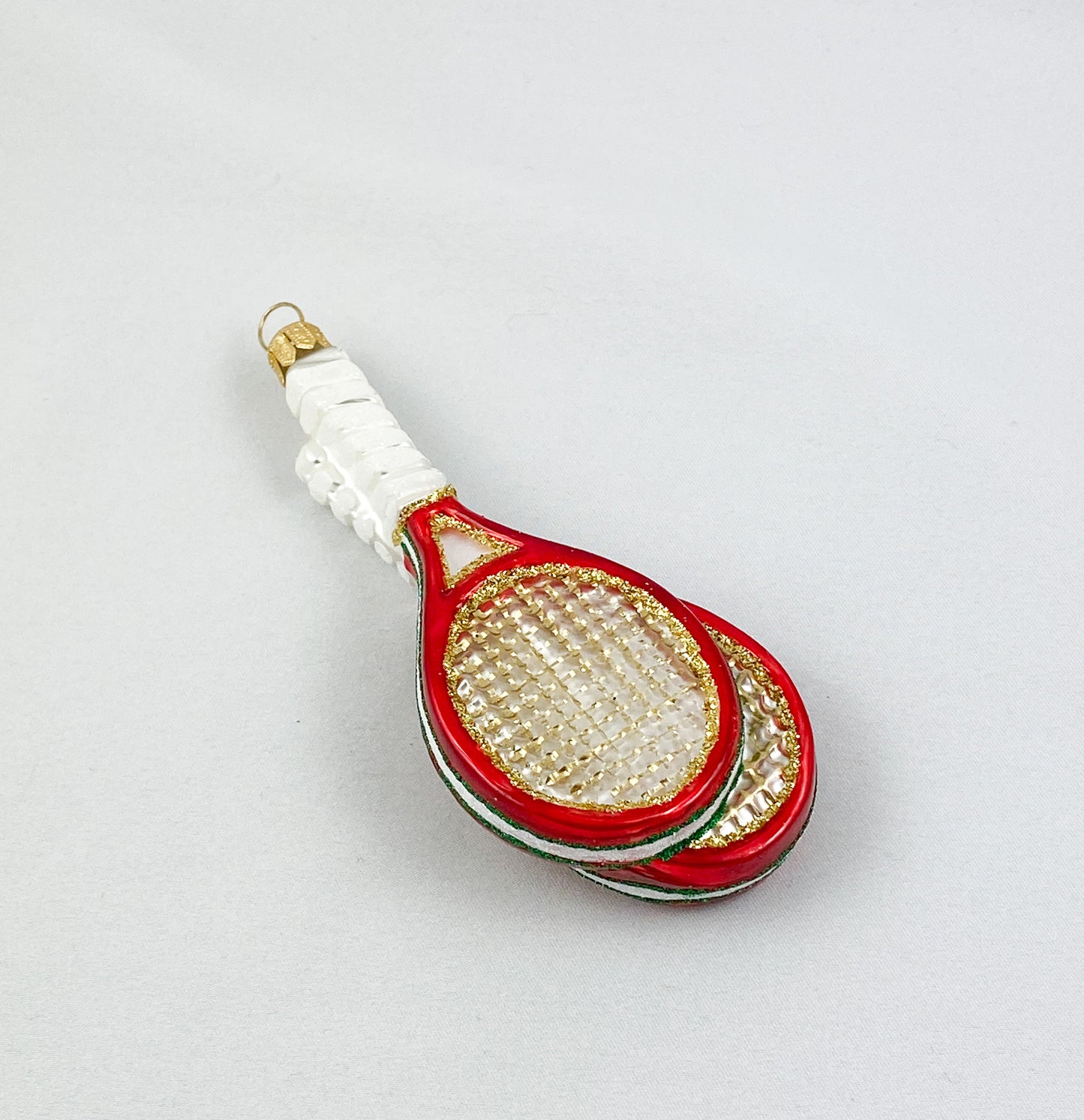 Tennisschläger mit gelbem Ball