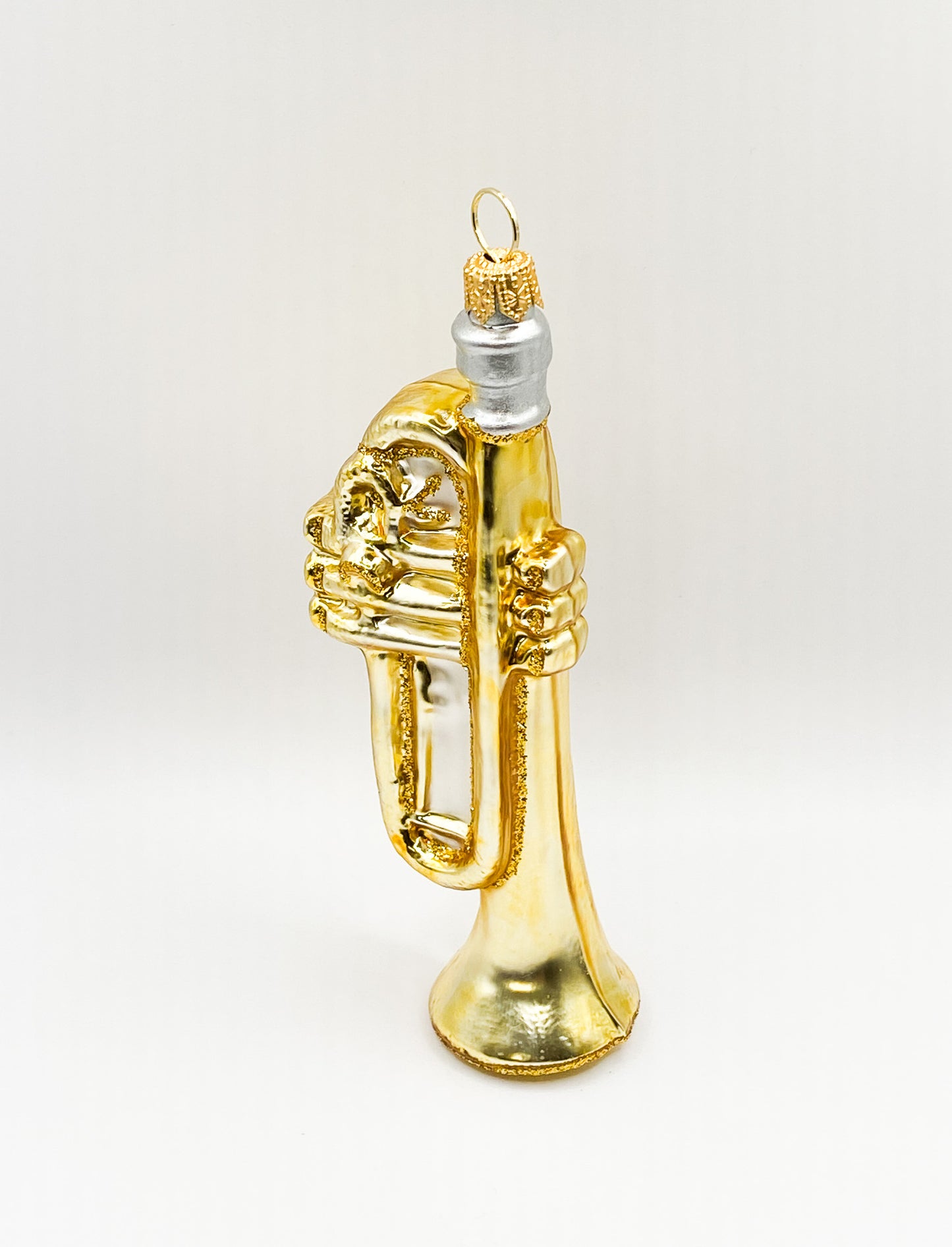 Goldene Trompete mit silbernem Mundstück