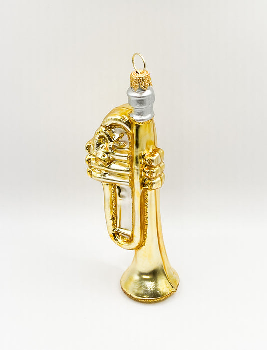 Goldene Trompete mit silbernem Mundstück
