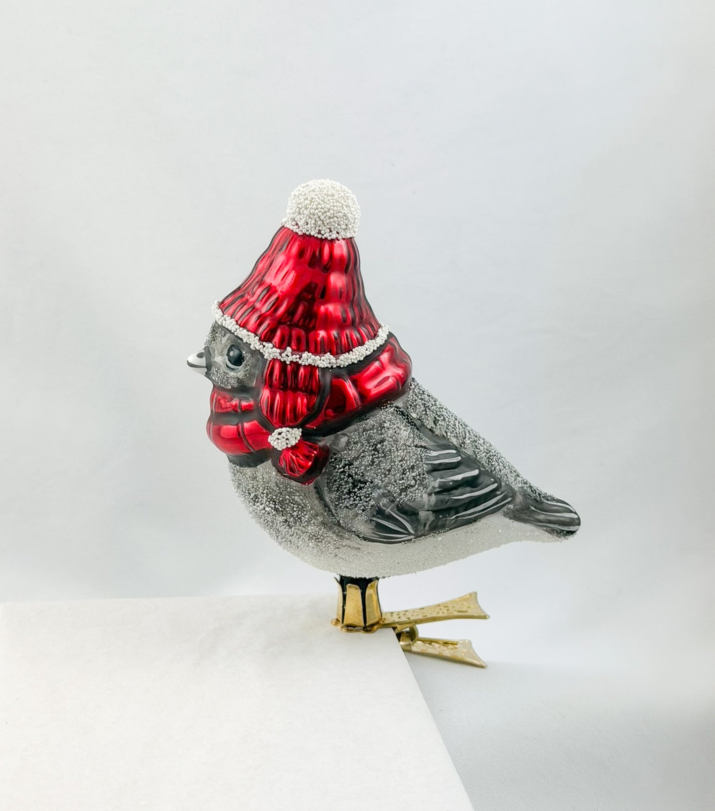 Mountain tit with red cap and red scarf on clip