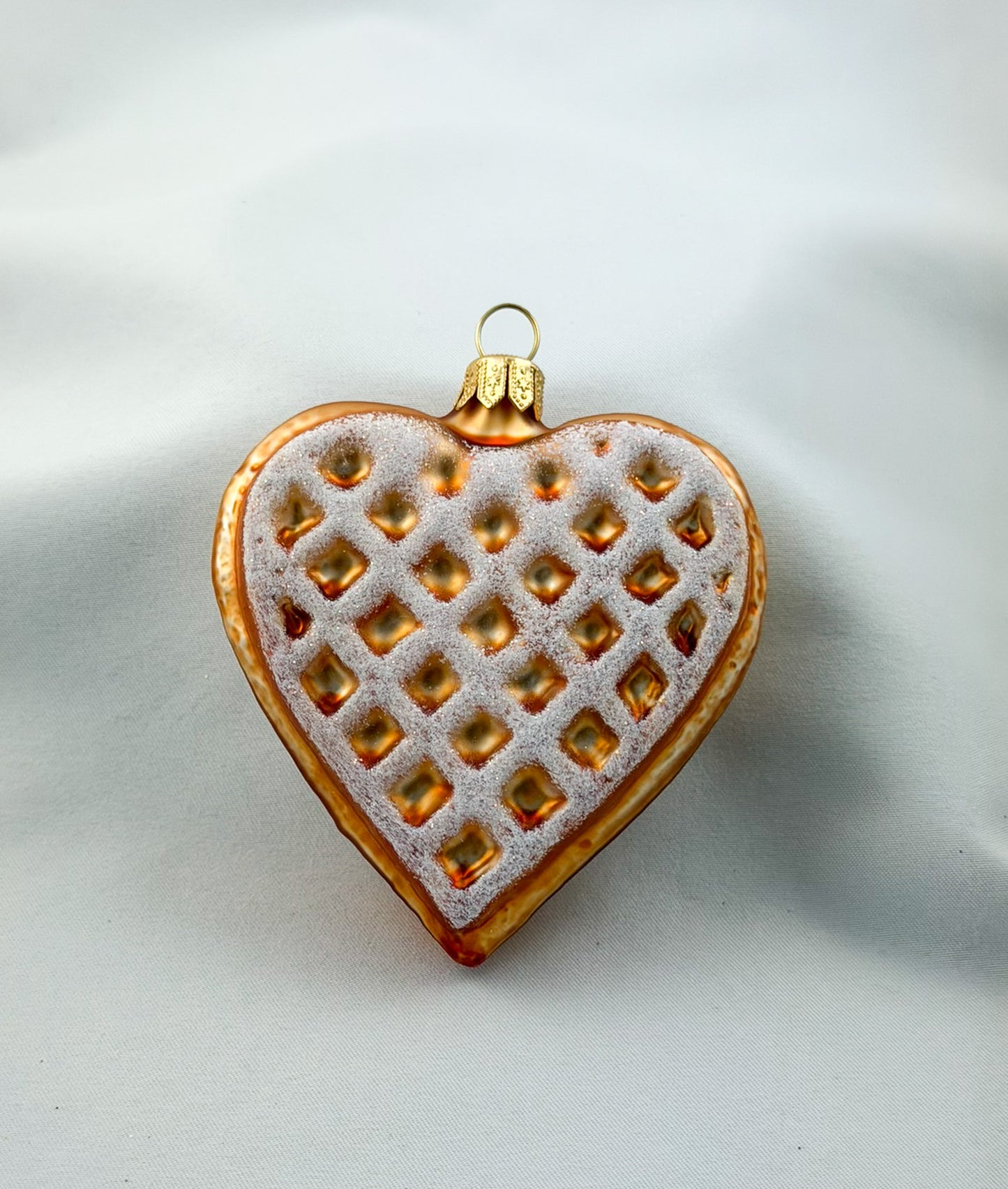 Heart-shaped waffle with icing, Gaufre