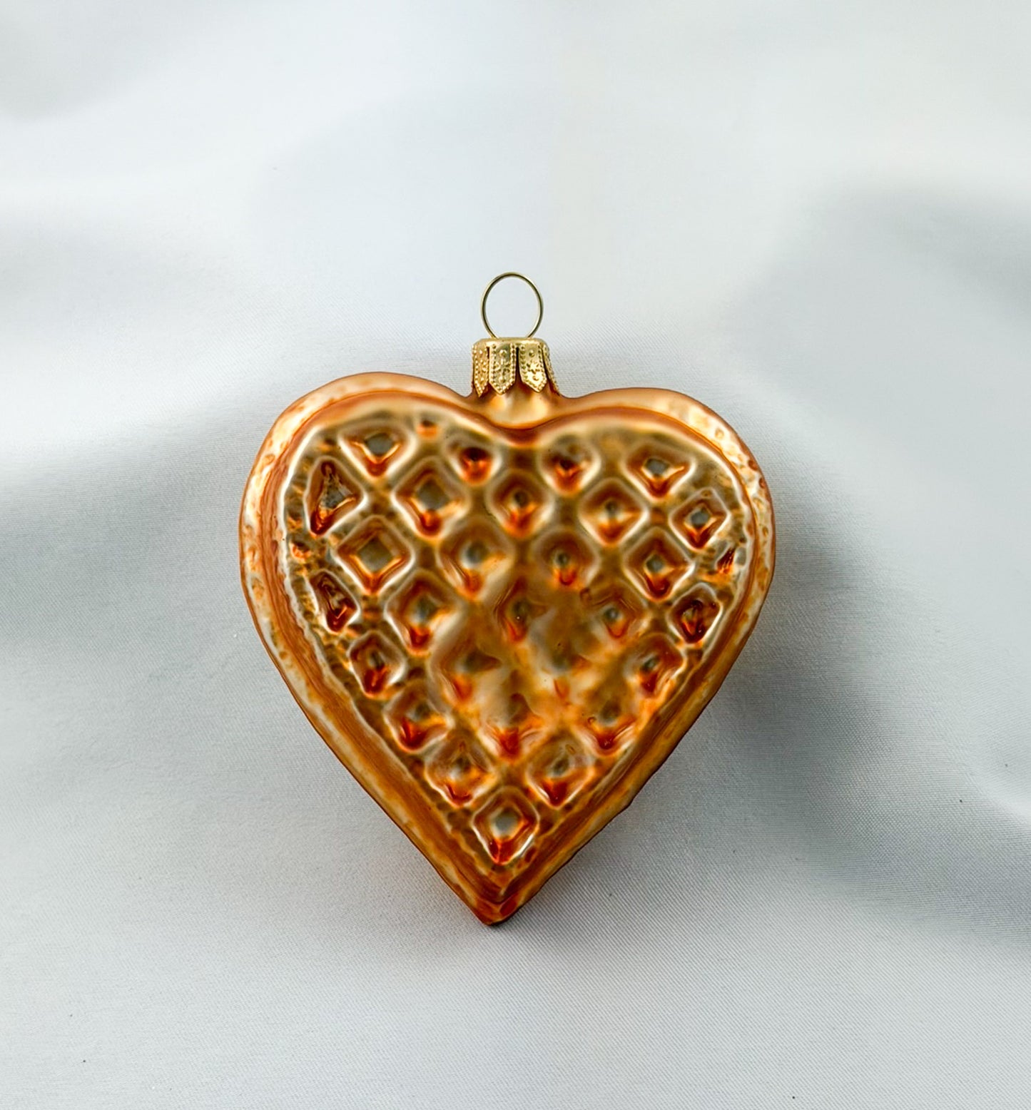 Heart-shaped waffle with icing, Gaufre