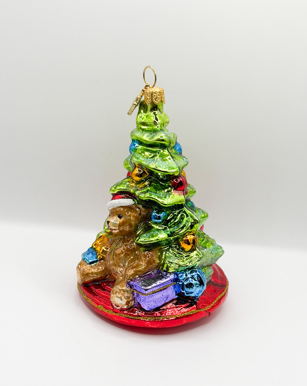 Kleiner Christbaum mit braunem Teddybär