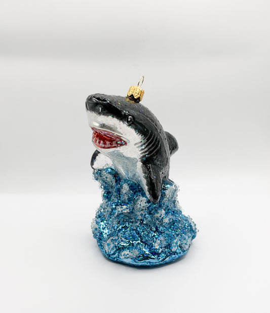 Great white shark leaps from the waves