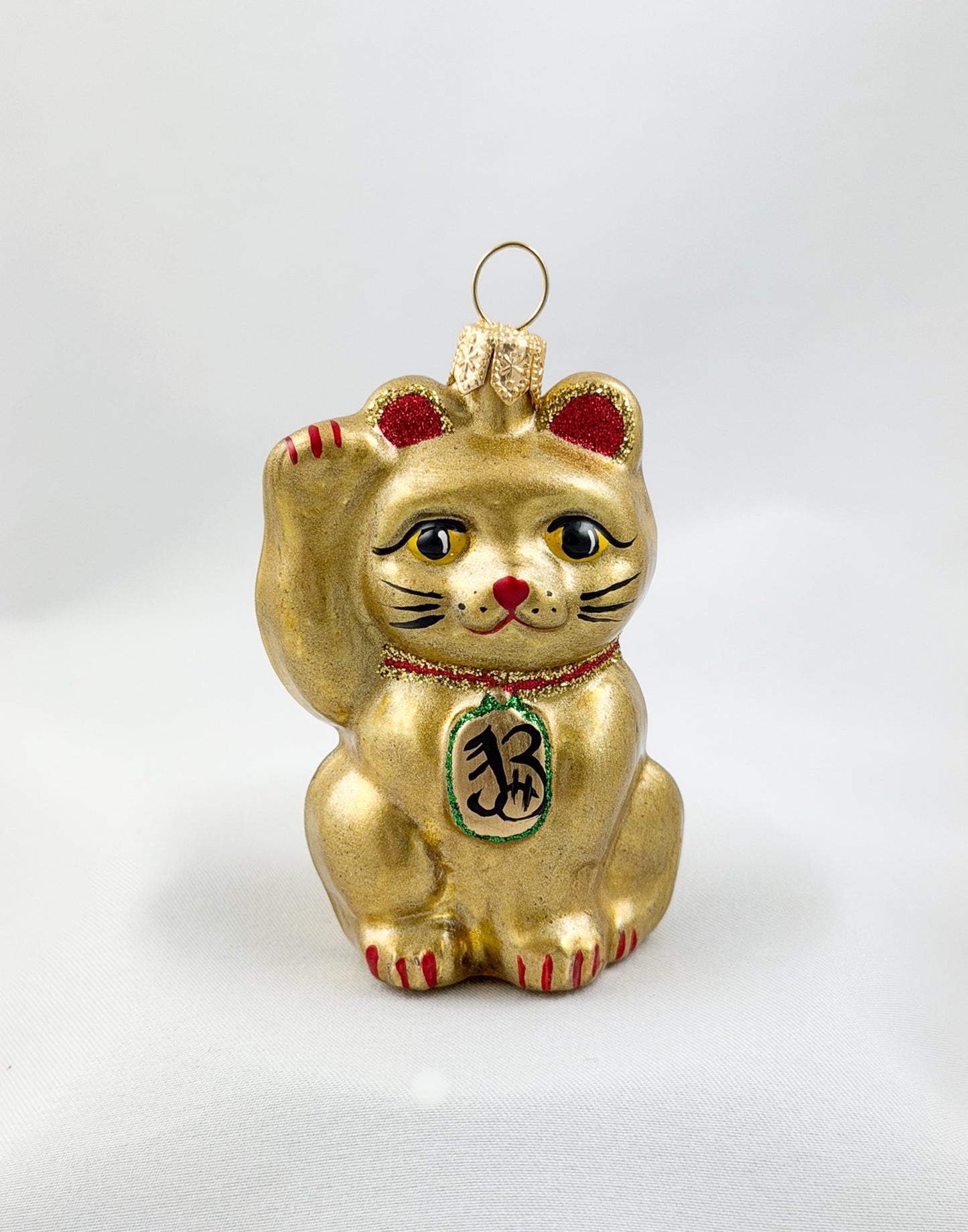 Kleine goldene Maneki-Neko, asiatische Glückskatze