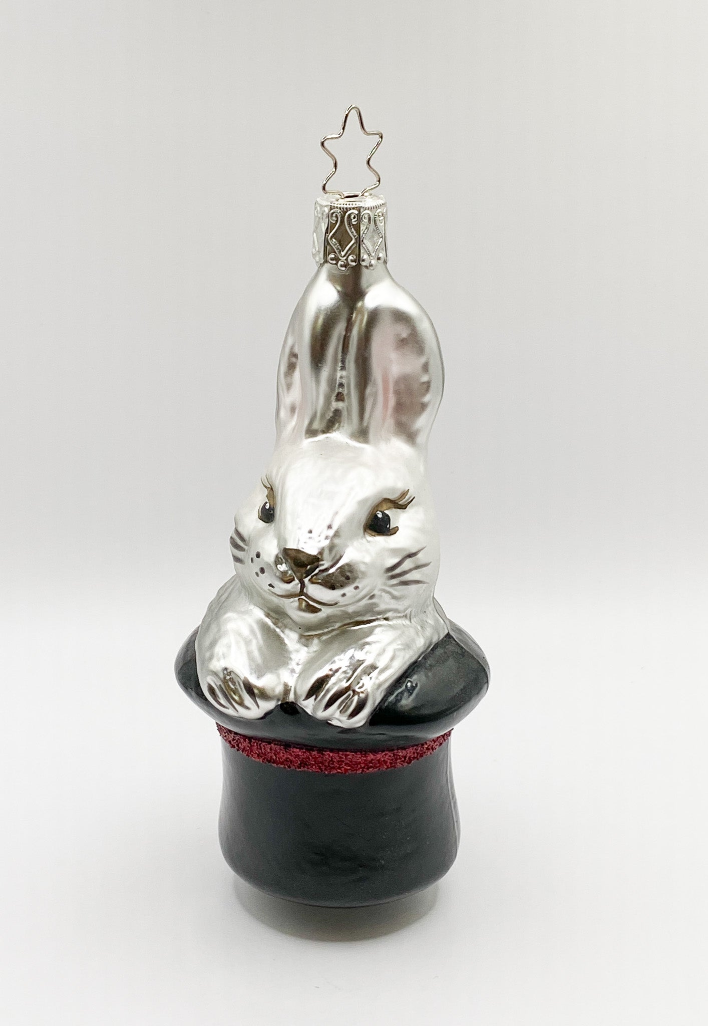 Weisser Hase im Zauberhut