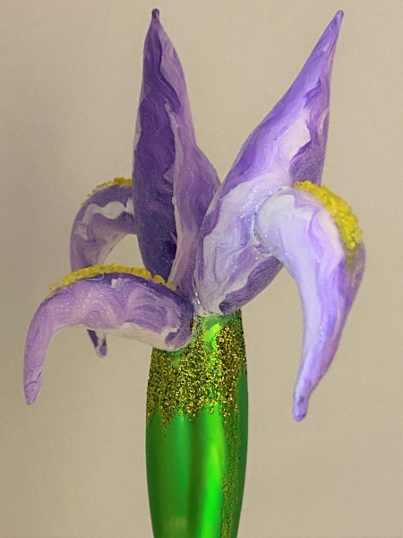 Lilafarbene Iris auf Clip