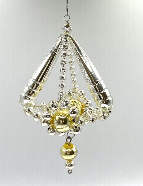Silbernes Gablonzer Perlen Ornament mit goldenen Kugeln