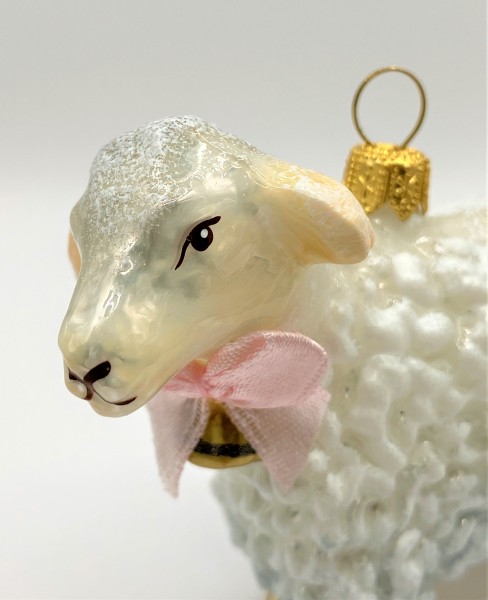 Weisses Schaf mit rosa Schleife und Glöckchen, KOMOZJA MOSTOWSKI