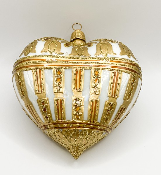 Gold-Beiges Herz mit stilisierten Glockenblumen