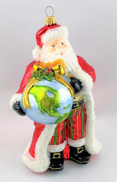 Weihnachtsmann hat den Globus als Geschenk verpackt