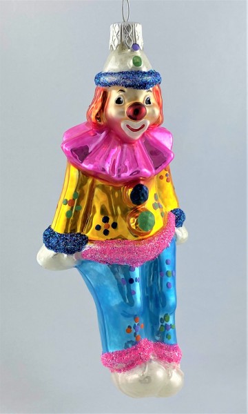 Clown im Kostüm mit grossem rosa Kragen