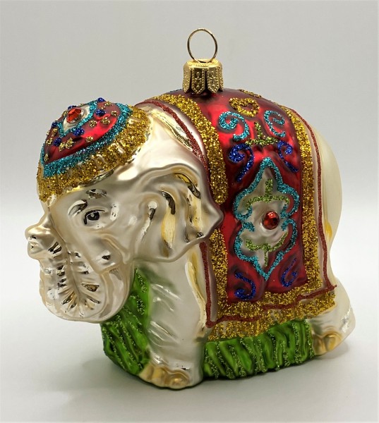 Indischer Elefant festlich geschmückt