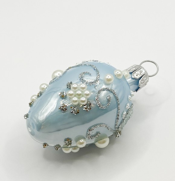 Kleines hellblaues Ei mit Perlen-Dekor