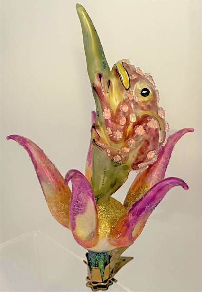 Frosch in Blüte, auf Clip
