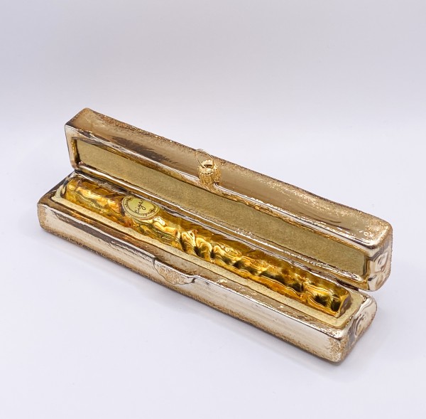 Goldenes Zigarren-Etui mit goldener Zigarre