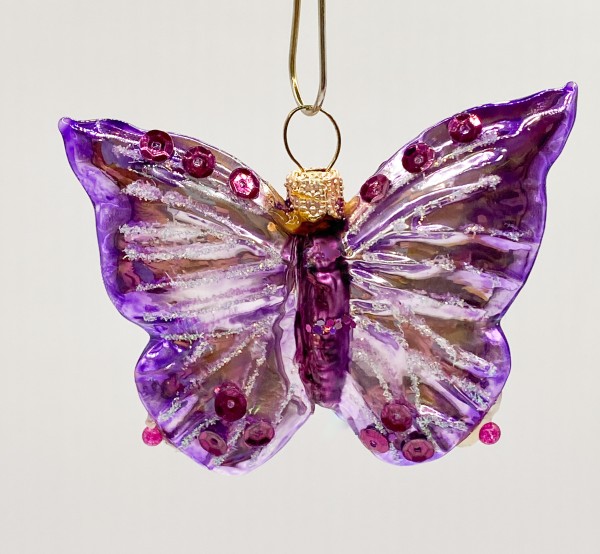 Schmetterling blasslila mit violetten Flügelspitzen