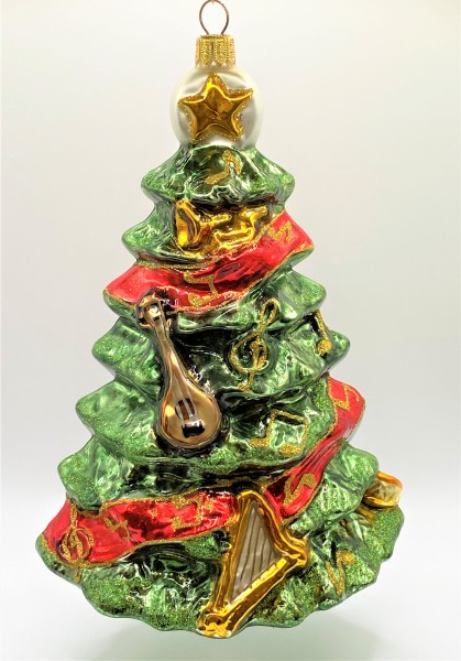 Weihnachtsbaum mit Instrumenten und Musiknoten geschmückt