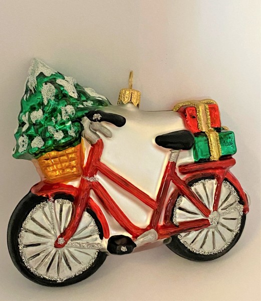 Damen-Fahrrad mit Christbäumchen im Körbchen